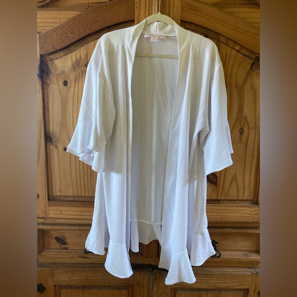Women Birdy Grey white flowy ruffle robe size XS / S
